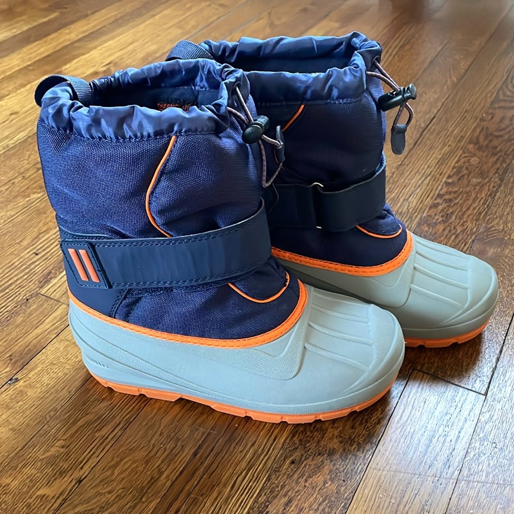 Boys size 4 snow boots